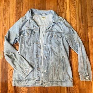 Gap Woman’s Oversized Icon Light Indigo Jean Jacket